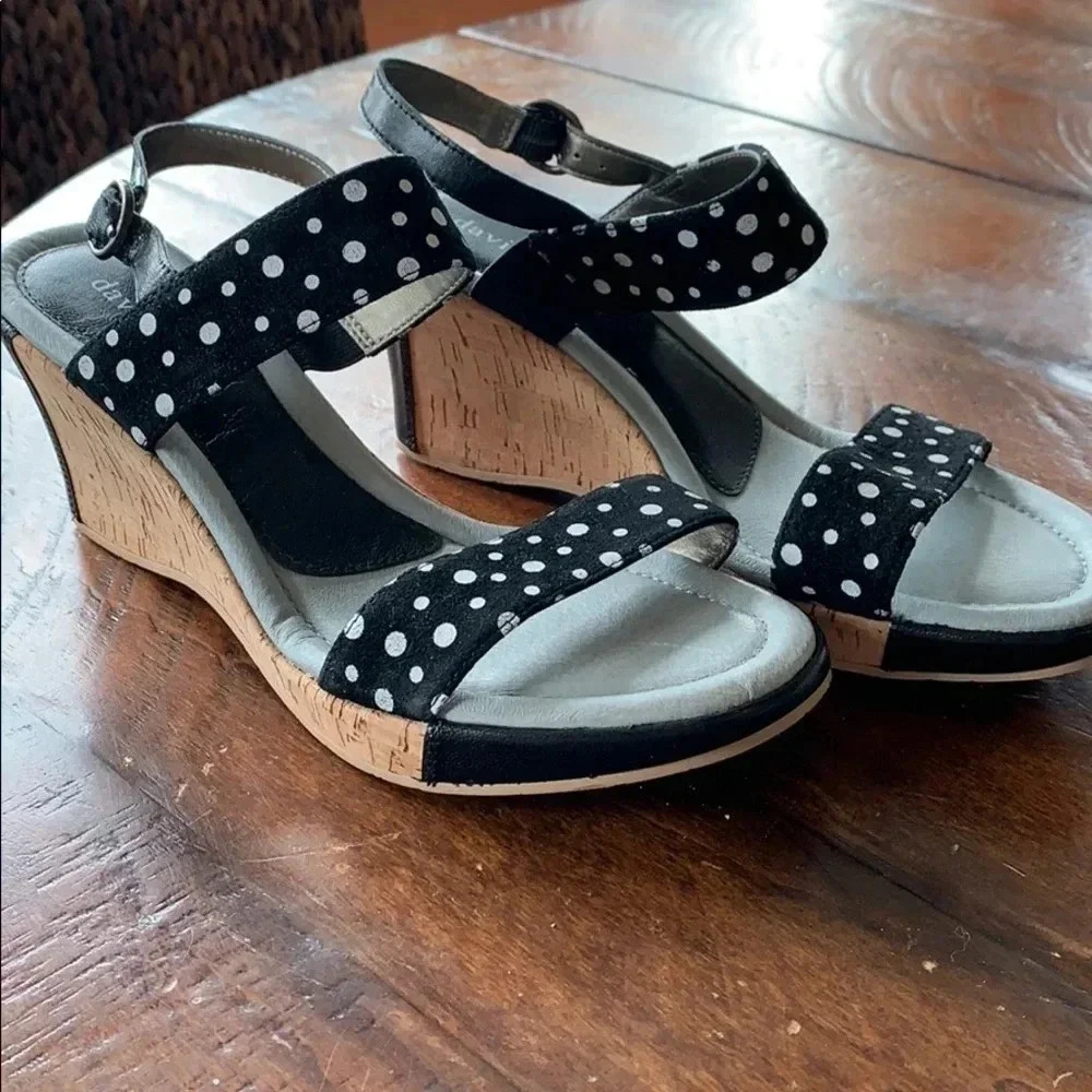 David Tate polka‎ dot wedge sandals!